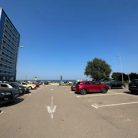 Апартаменти Faleza Nord Reyna